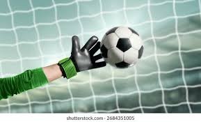 快给森内·拉门斯一顶帽子。这阳光简直刺眼得厉害。 12分钟｜⚪️ 0-0 🔴｜#曼联 来源：Stretford Paddock