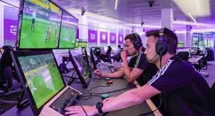 详解棒球规则中的打击区干扰判定当打者的脚部滑出白线区域